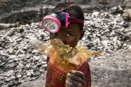 Young boy working in mica mine, South Madagascar ©Tdh_Netherlands